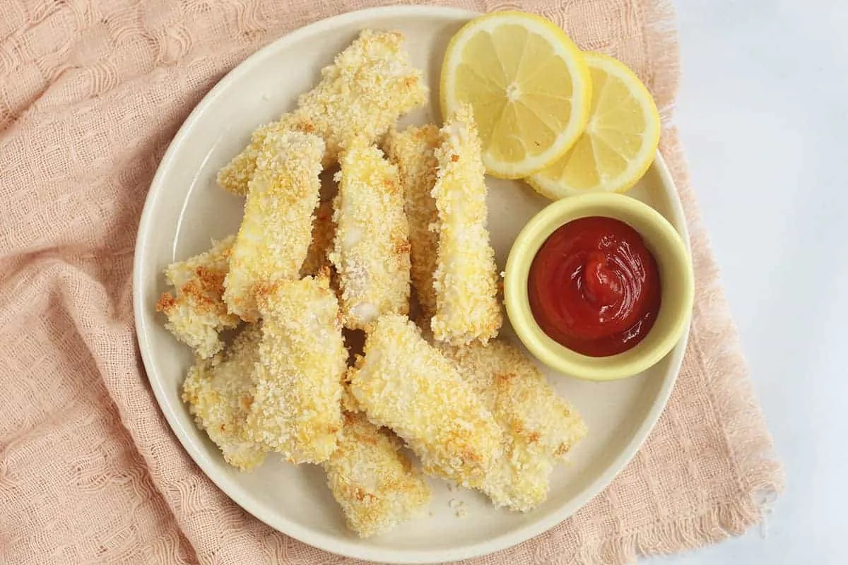 Homemade Baked Fish Sticks Emerge as a Cost-Efficient and Nutritionally Superior Alternative to Processed Frozen Seafood Products